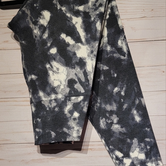 Old navy active balance leggings( go-dry) size small - Picture 3 of 8